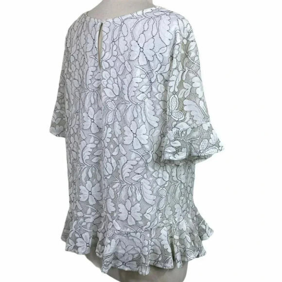 Heartloom‎ L white/black lace top with ruffle hem - Picture 2 of 6